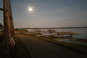moon-on-lake2-18